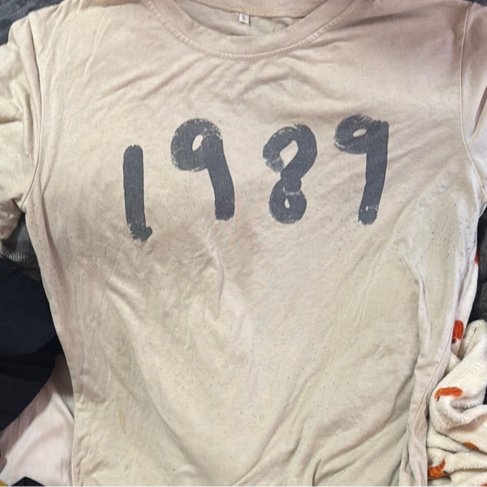 1989 Taylor Swift T-shirt